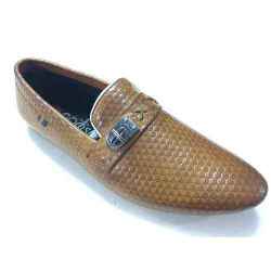 Men Casual Shoes, Minimum Order Quantity : 500 Pair, Size : 6, 7, 8, 9, 10 - Usr Trading